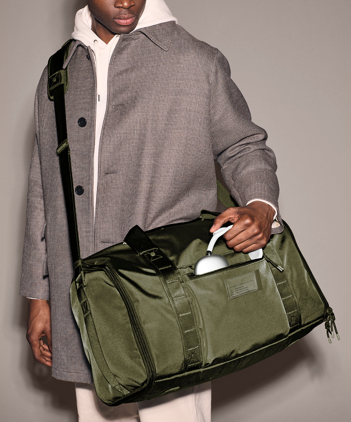 Monaco Garment Duffle in Warm Dust - Image 9